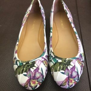 🔥🔥🔥🌟NWT Nine  West floral print flats